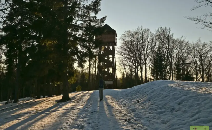 Wieża na Modyni - Który szlak wybrać i co zobaczysz ze szczytu?