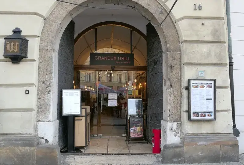 Grande Grill Kraków: Steki, ogród, Rynek 16 wszystko przed wizytą