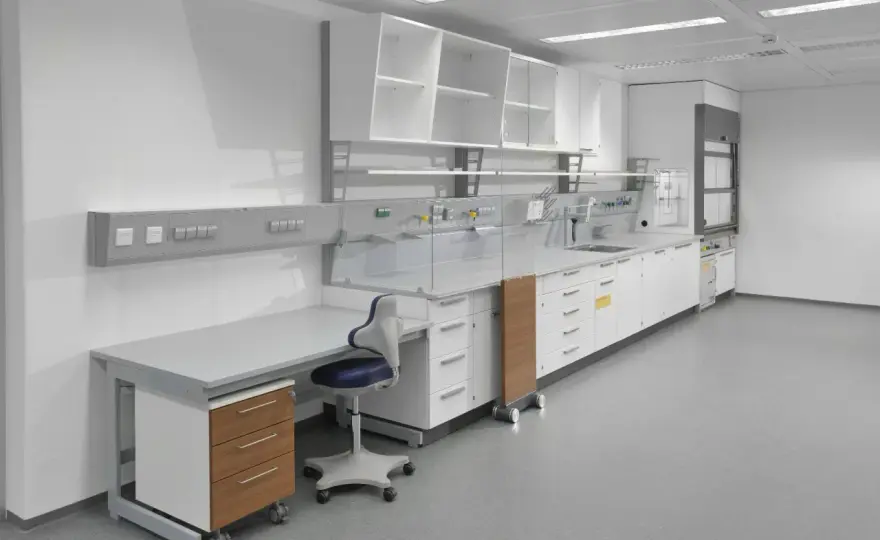 Jak powinno wyglądać laboratorium chemiczne? Projekt i BHP