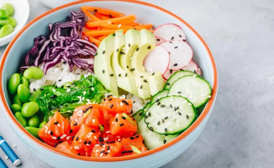 Poke Bowl selber machen - So gelingt die perfekte Schale