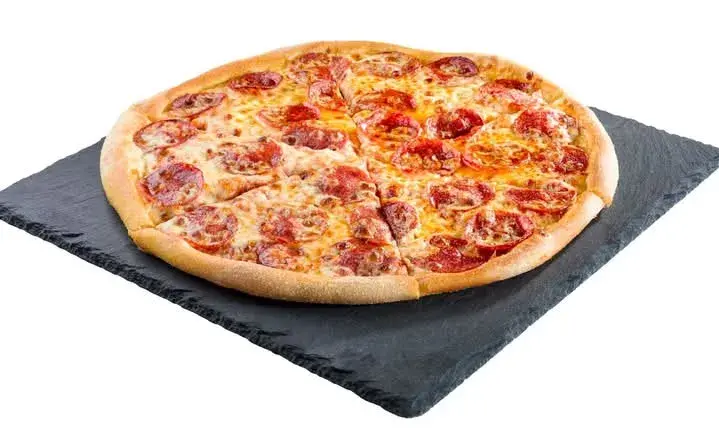 Średnia pizza Domino's ile cm? Sprawdź, zanim zamówisz!