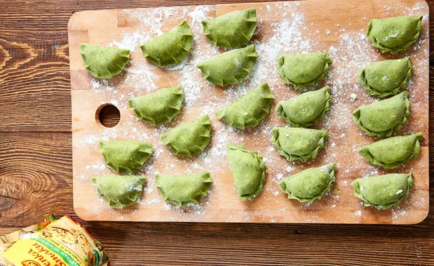 Pierogi ze szpinakiem - przepis na idealne ciasto i farsz