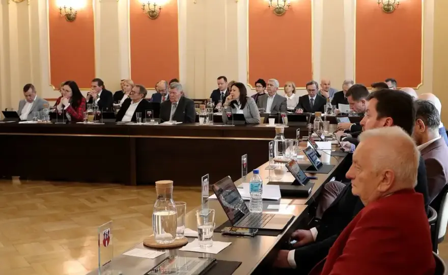 Ile zarabia radny osiedla? Zaskakujące różnice w wynagrodzeniach