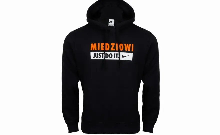 Oryginalna bluza Nike: Jak rozpoznać podróbkę? Sprawdź metki i logo