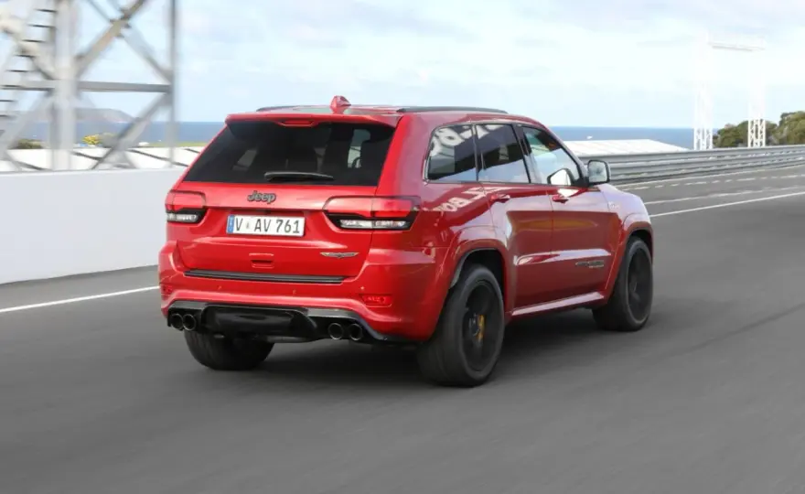 Jeep Grand Cherokee Trackhawk czy SRT? Różnice, ceny i pułapki
