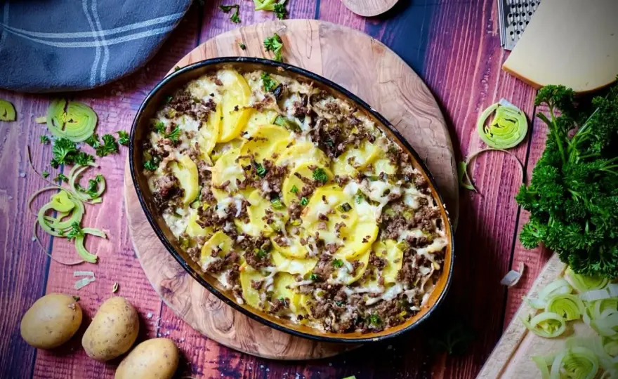 Kartoffelauflauf mit rohen Kartoffeln und Hackfleisch - so gelingt er
