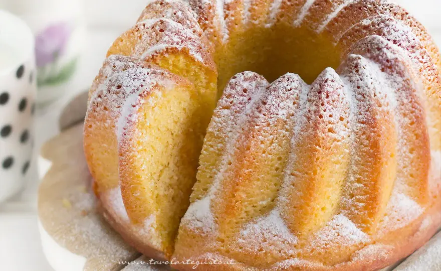 Ciambellone allo yogurt soffice - dosi, cottura e trucchi