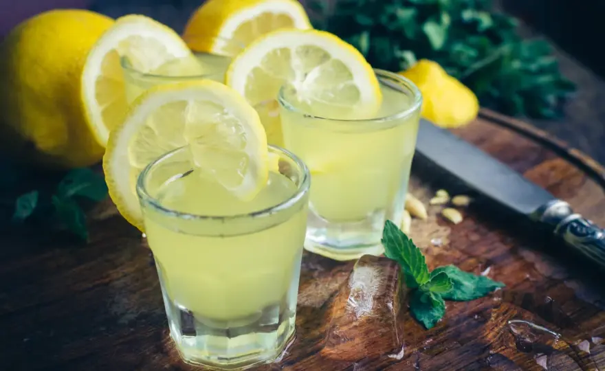 Włoski trunek - Jak wybrać i serwować grappę, amaro i limoncello?
