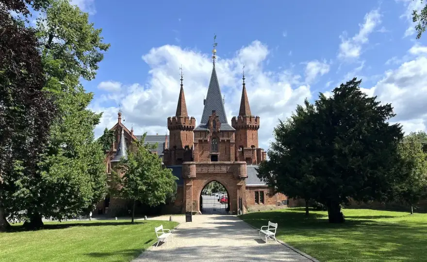 Hradec nad Moravicí - Czerwony Zamek, wieża i park