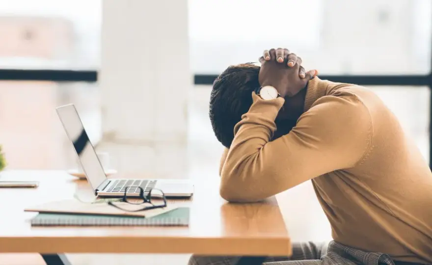 Syndrom burnout objawy: Jak rozpoznać wypalenie zawodowe?