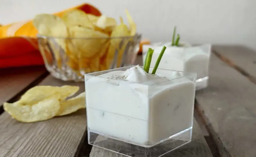Salsa allo yogurt cremosa e versatile, pronta in 5 minuti