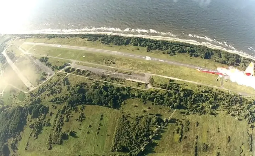 Czy jest lotnisko w Kołobrzegu? Sprawdź najbliższe opcje podróży