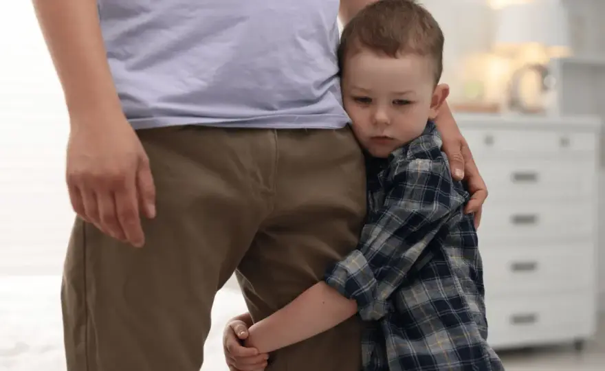 Lęk separacyjny u dziecka - jak pomóc przy rozstaniu?