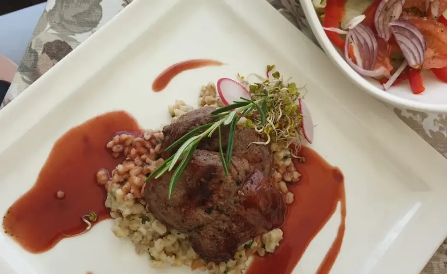 Gdzie zjeść w Zamościu? Najlepsze restauracje na każdą okazję