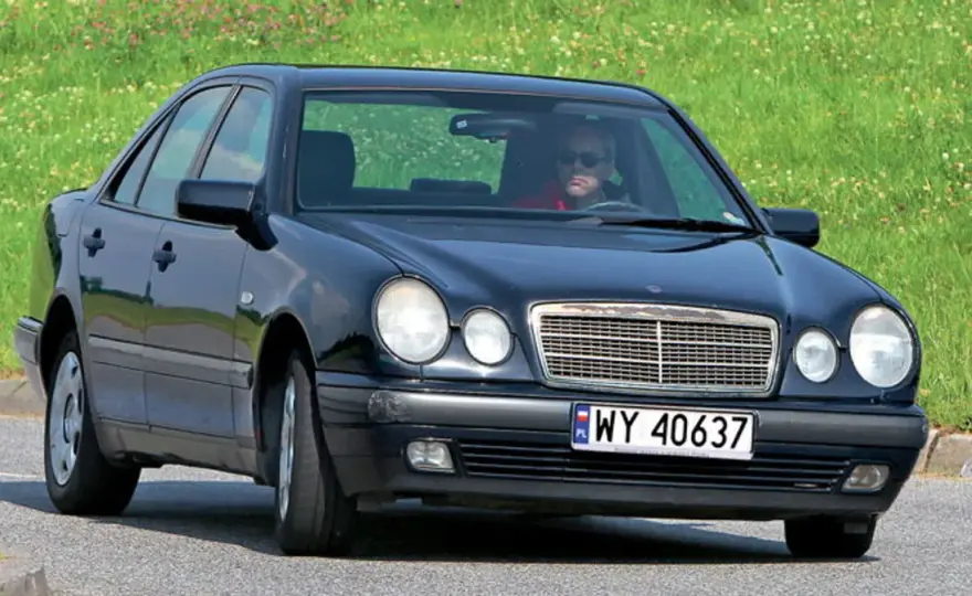 Mercedes W210: Czy warto kupić? Rdza, silniki, usterki (2026)