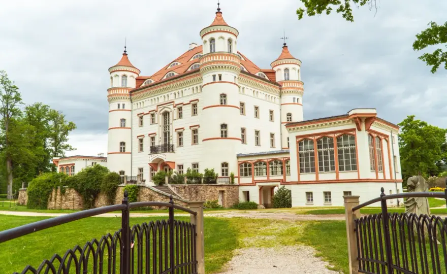 Pałac Łomnica - Zamek, muzeum i park. Jak zwiedzać?