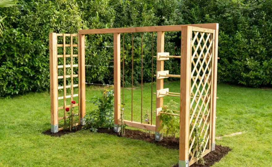 Baustahlmatten im Garten clever als Rankhilfe nutzen