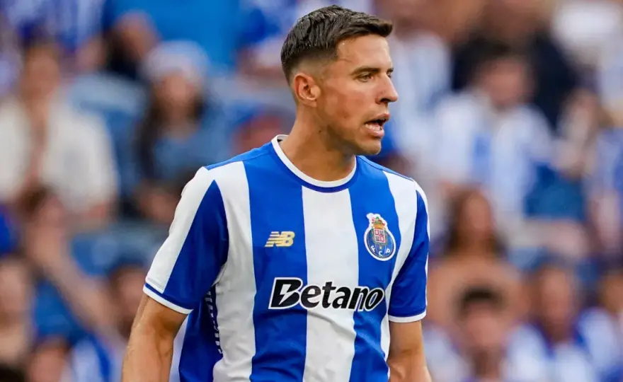 Jan Bednarek: Wiek i kariera. Od debiutu po Porto co dały mu lata?