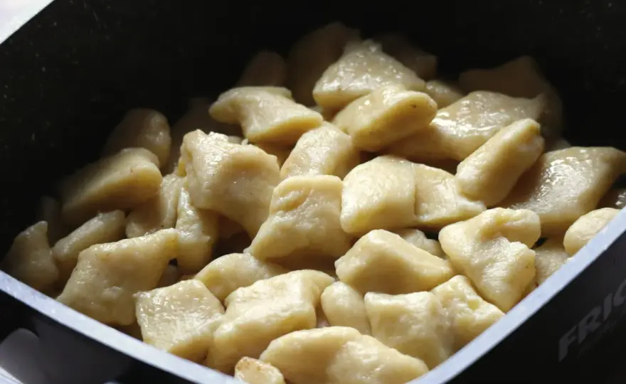 Kopytka - przepis babci na miękkie ciasto ziemniaczane