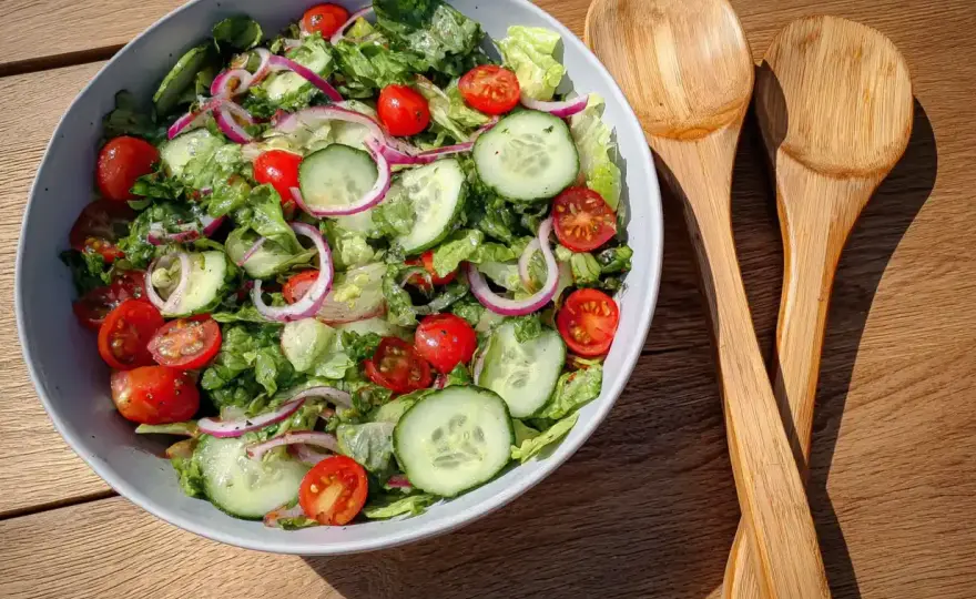 Sallad till grillat - så bygger du en som verkligen fungerar