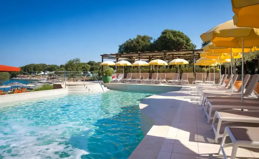 Valalta naturist camp - Czy to idealne miejsce dla kampera?