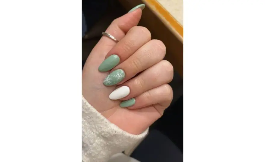 Uñas de Navidad elegante: ideas sofisticadas para brillar esta temporada