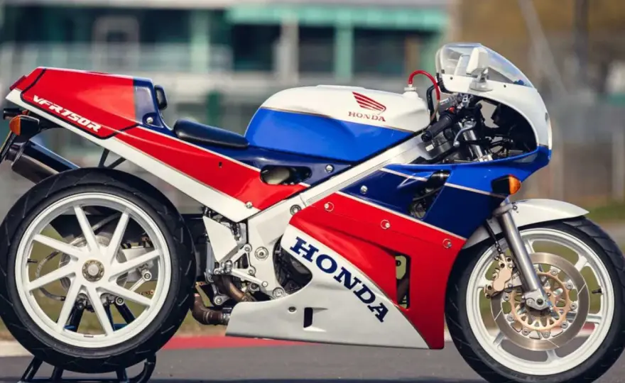 Honda VFR750R RC30, la superbike de homologación que marcó época