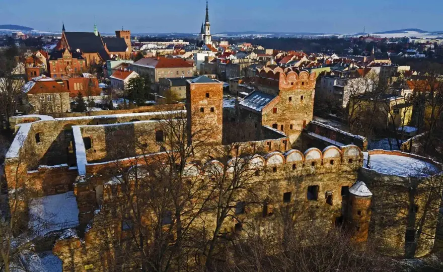 Zamek w Ząbkowicach Śląskich - ruina, która działa lepiej?