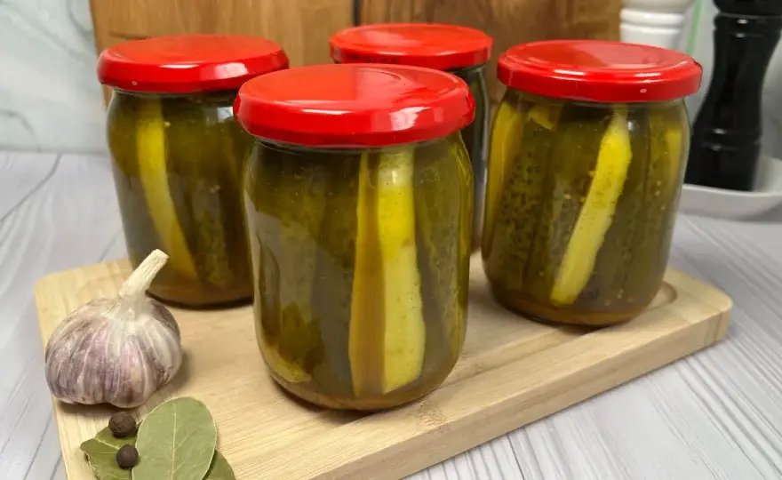 Jak zrobić ogórki z przyprawą curry - prosty przepis na zimowe przetwory