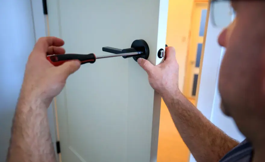 Changer poignée de porte - Guide complet pour éviter les erreurs