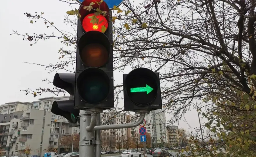 Zielona strzałka S-2 - Jak jechać, by uniknąć mandatu?