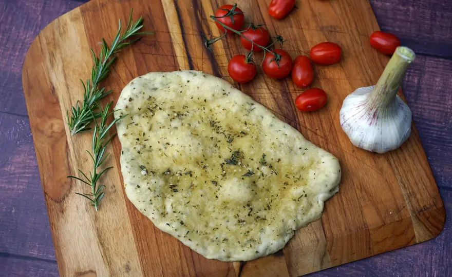 Pizzabrot mit Knoblauch - So gelingt es knusprig & perfekt