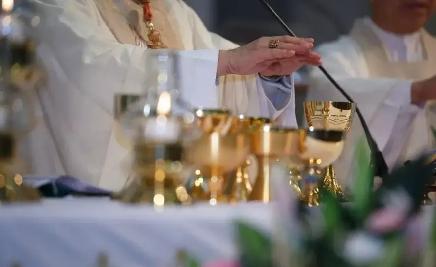 Kiedy jest ofiarowanie podczas mszy i dlaczego jest to ważne?