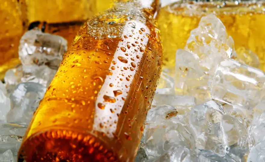 Temperatura piwa: Jak podawać Pilsa i Portera?