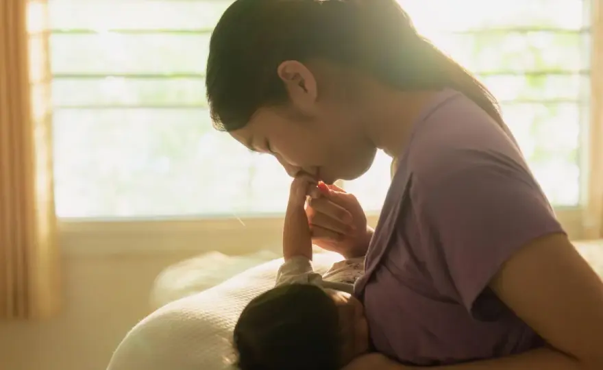 Neonato mangia troppo? Come riconoscere fame e sazietà
