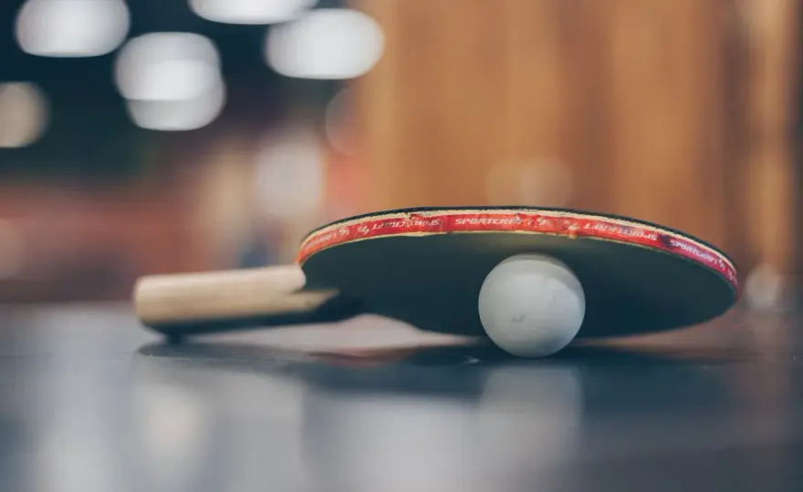 Czy ping pong i tenis stołowy to to samo: poznaj kluczowe różnice i fakty