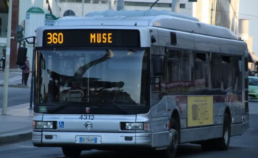 Come arrivare a Piazza Fiume a Roma con metro e bus