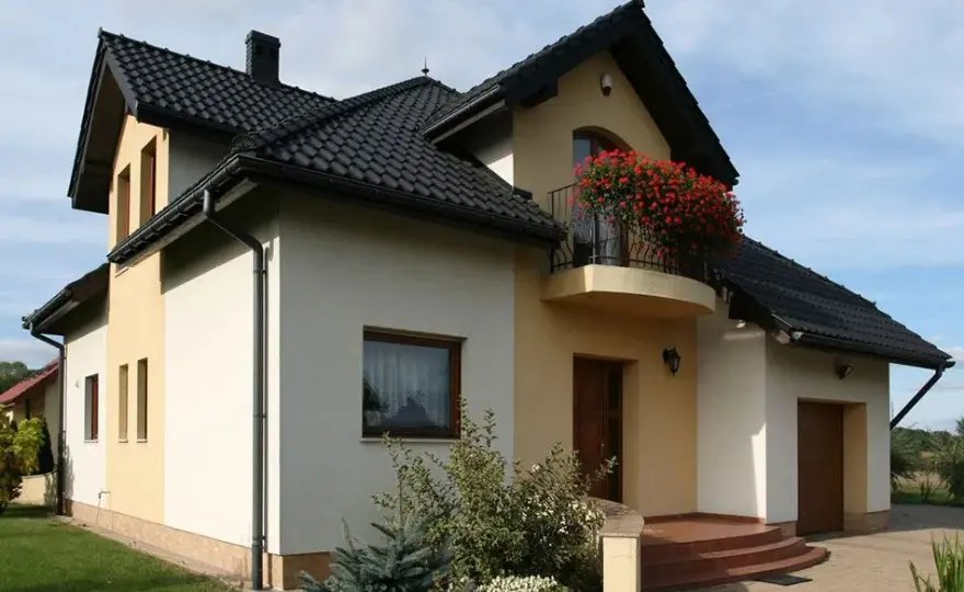Czarna dachówka: jaką elewację wybrać? Najlepsze połączenia
