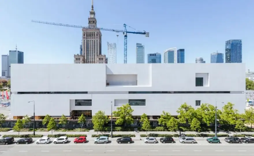 Muzeum sztuki nowoczesnej w Warszawie: kontrowersje i architektura