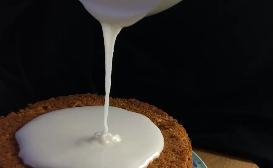 Zuckerguss Rezept - So wird die Glasur glänzend und klumpenfrei