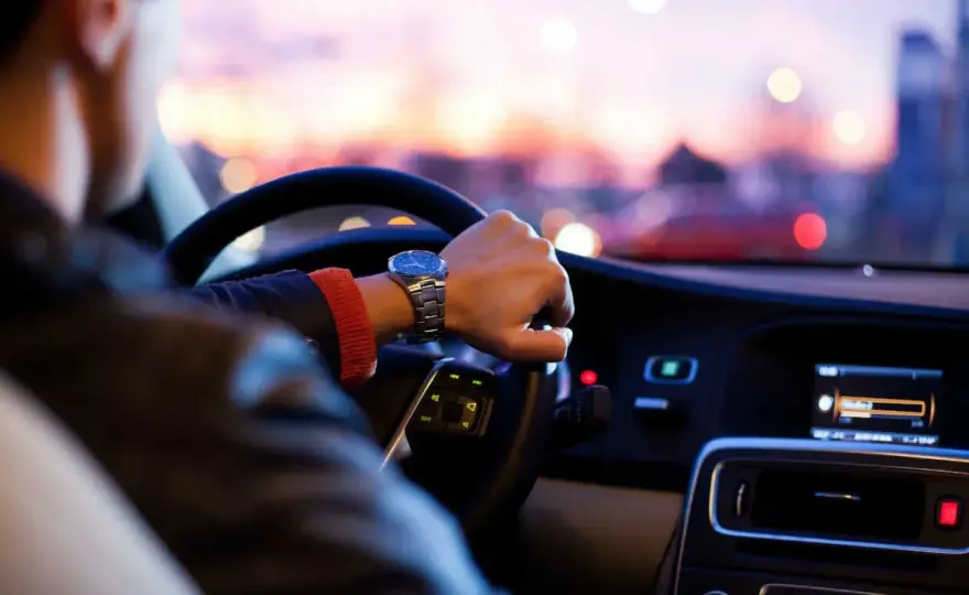 Guida esperta nell’assicurazione auto - requisiti e rischi