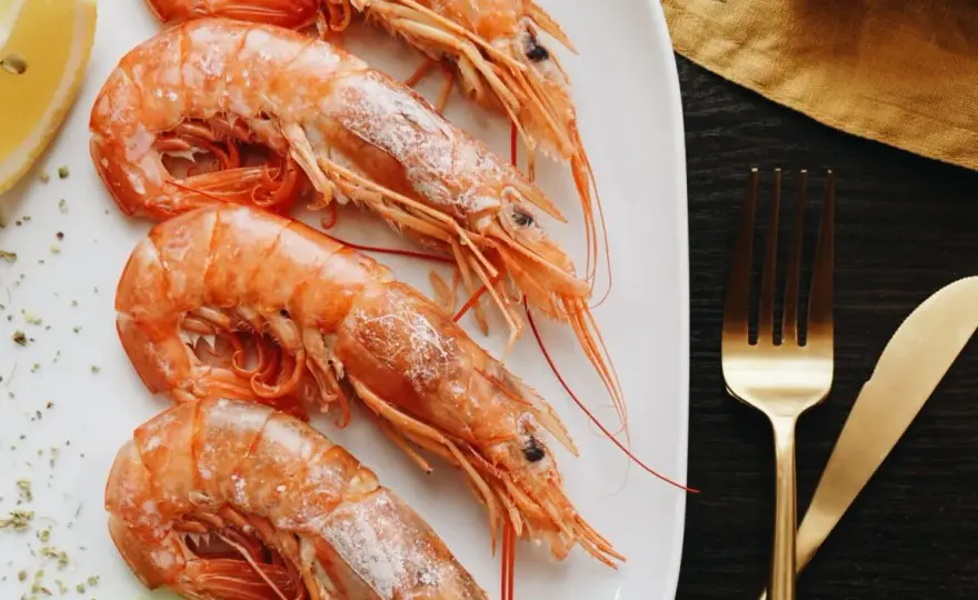 Smażenie krewetek jak szef kuchni? Poznajmy restauracyjne triki