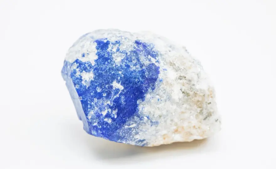 Lapis lazuli - kamień prawdy i mądrości. Poznaj jego moc!