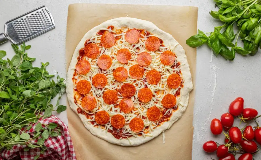 Pizza z pepperoni - jak zrobić idealną?