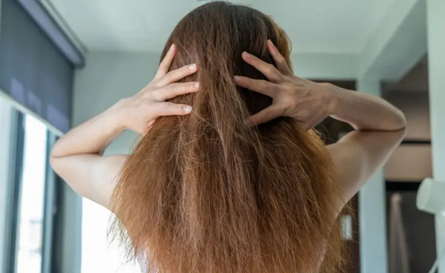 Frizz - ¿Por qué aparece y cómo tener un pelo suave?