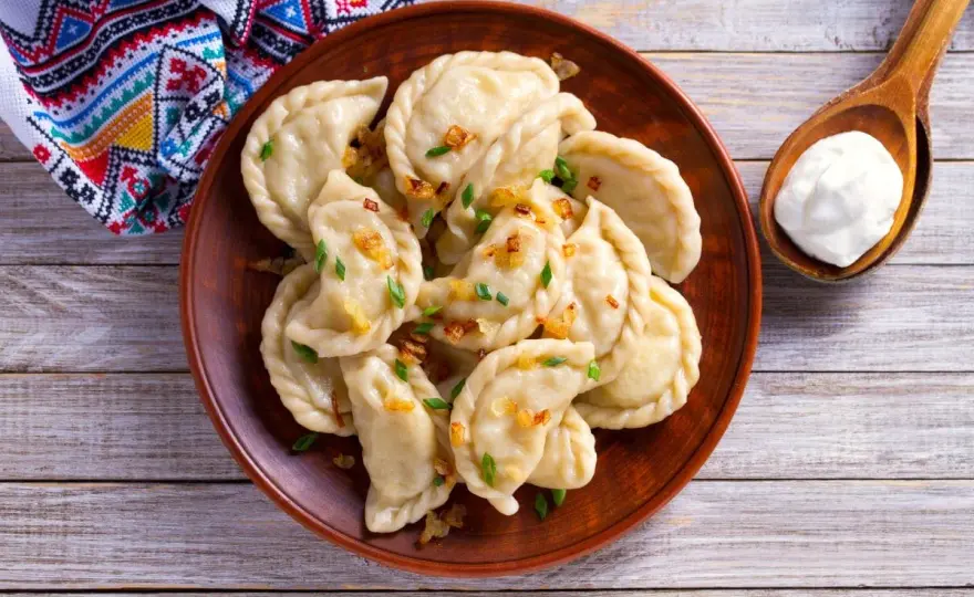 Idealna surówka do pierogów z mięsem, która zachwyci Twoje podniebienie