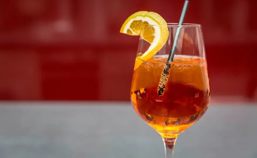 Aperol Spritz i inne drinki: Proste przepisy i porady