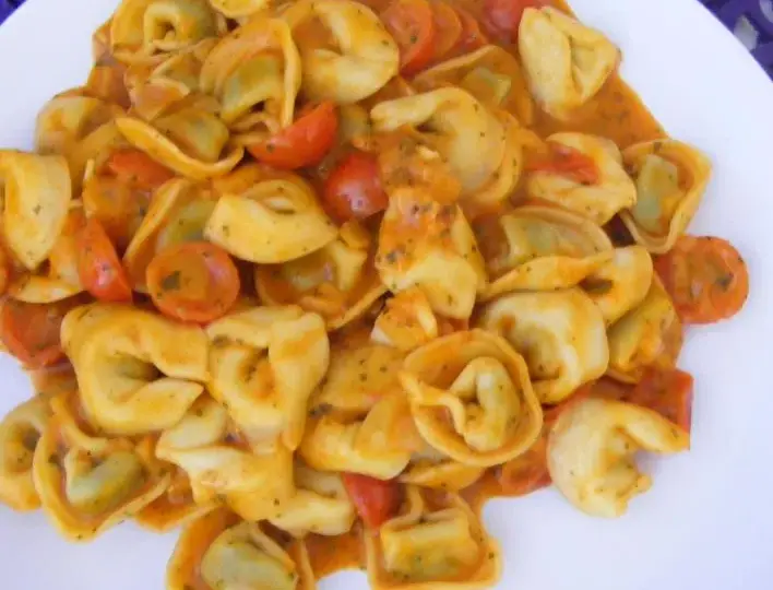 Jaki sos do tortellini? Szybkie obiady i wykwintne przepisy