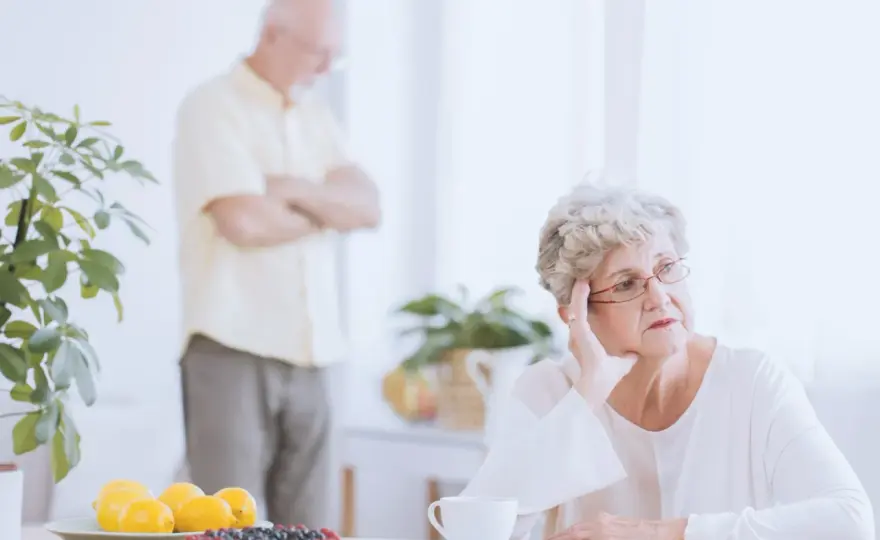 Aggression bei Demenz richtig einordnen und Zwangseinweisung vermeiden