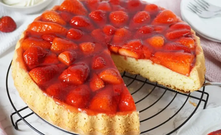 Erdbeerkuchen Rezept - So wird der Boden nie wieder matschig